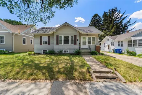 2017 W 3rd St, Waterloo, IA 50701