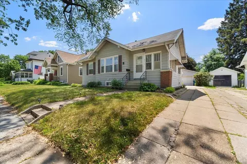 2017 W 3rd St, Waterloo, IA 50701 photo 2