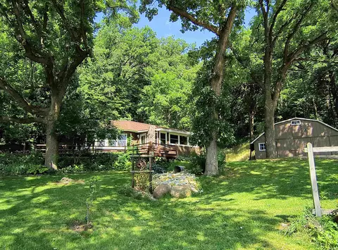 2122 Hwy 9, Decorah, IA 52101
