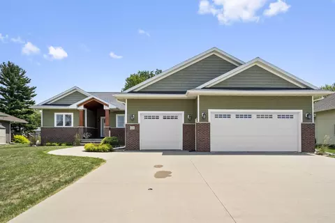 4216 Deena Dr, Cedar Falls, IA 50613