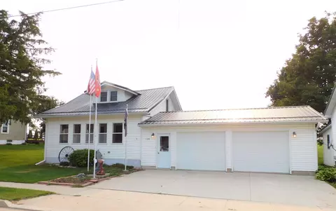 128 Main St, Colesburg, IA 52035