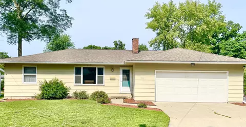 1915 Highview Ct, Cedar Falls, IA 50613