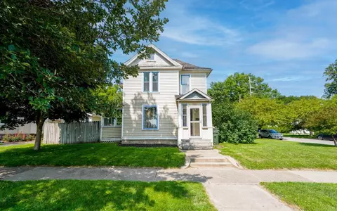 703 Tremont St, Cedar Falls, IA 50613