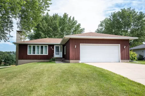 1110 NW Ridgewood Blvd, Waverly, IA 50677