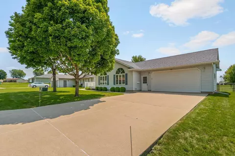 424 Amber Ln, Elk Run Heights, IA 50707