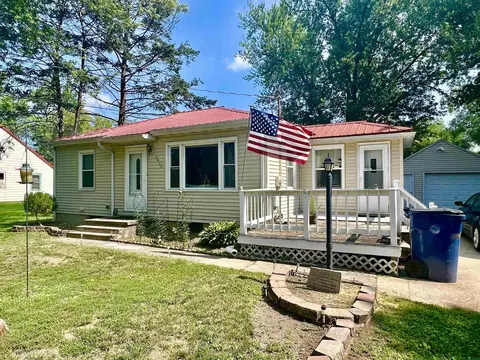 3439 Cedar Terrace Dr, Waterloo, IA 50702