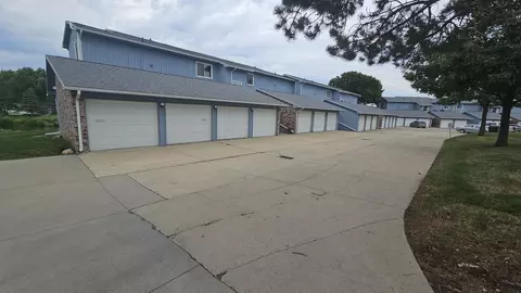 205 Southbrooke Dr #6, Waterloo, IA 50702