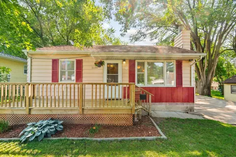 1139 Oregon St, Waterloo, IA 50702