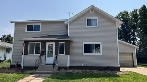 208 S Walnut Ave, New Hampton, IA 50659