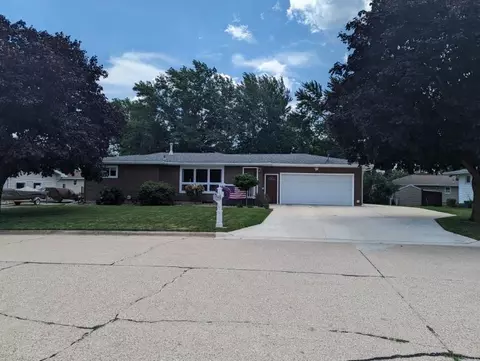 1009 Sunrise St, New Hampton, IA 50659