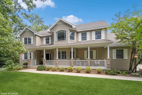212 Oak Ridge Cir, Waverly, IA 50677