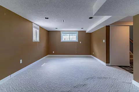 217 Lambeth Rd, Waterloo, IA 50701 photo 19
