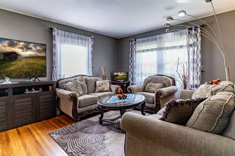 217 Lambeth Rd, Waterloo, IA 50701 photo 2