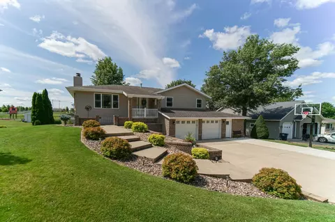 1212 Wemple St, Parkersburg, IA 50665