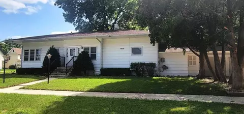506 Spriggs St, Charles City, IA 50616