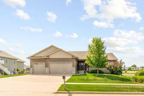 5027 Kael Trl, Cedar Falls, IA 50613