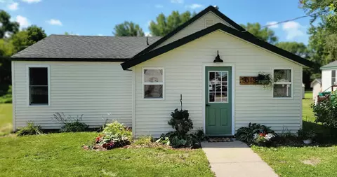 1013 NE 10th St, Independence, IA 50644