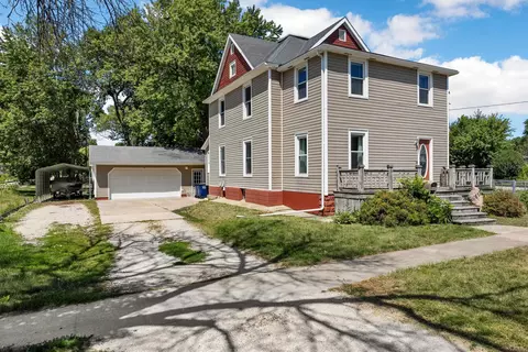 615 E Ave, Vinton, IA 52349