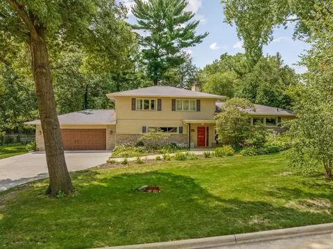 2609 Tilton Dr, Cedar Falls, IA 50613