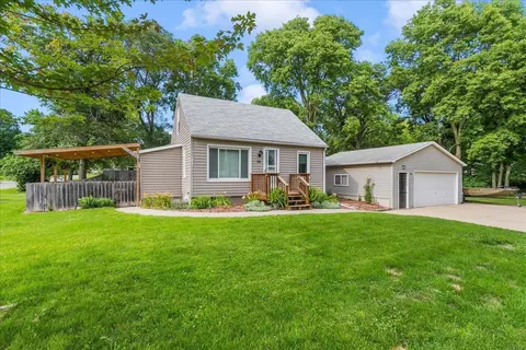 1111 Longview St, Cedar Falls, IA 50613