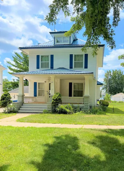 219 E 6th Ave, Cresco, IA 52136