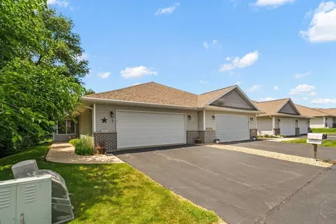 2633 Orchard 1 Dr #1, Cedar Falls, IA 50613