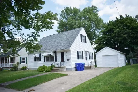 19 8th Ave SE, Oelwein, IA 50662
