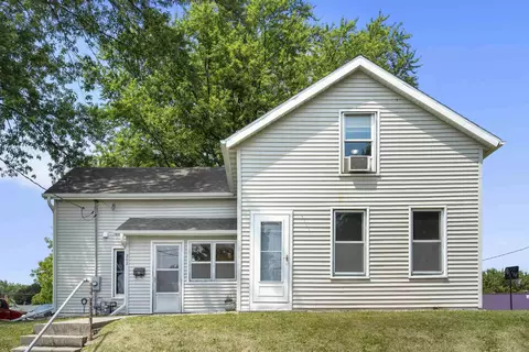 202 S Pine St, West Union, IA 52175