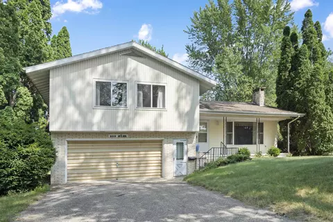 209 Elm St, Janesville, IA 50647