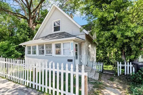 523 W 1st St, Cedar Falls, IA 50613