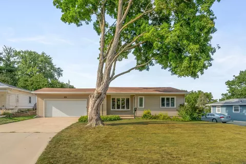 905 Burbank Ave, Waterloo, IA 50702