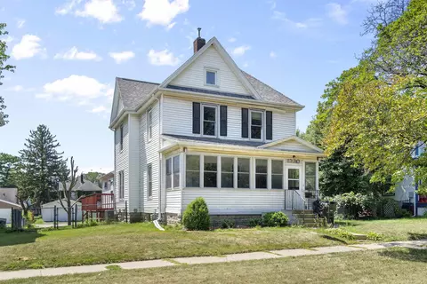 1320 Grant Ave, Waterloo, IA 50702