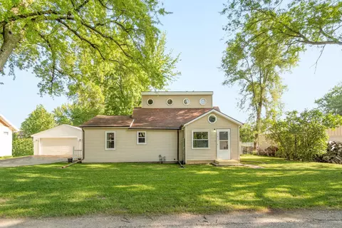 923 Rocklyn St, Cedar Falls, IA 50613