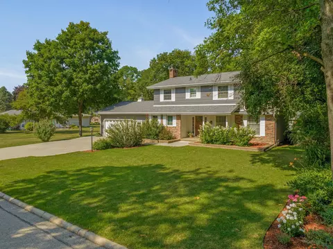 2705 Willow Ln, Cedar Falls, IA 50613