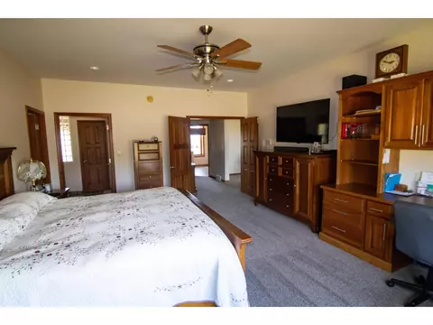 201 E Gresham Rd, Waterloo, IA 50703 photo 23