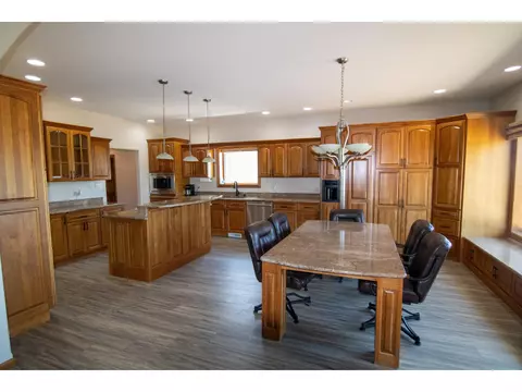201 E Gresham Rd, Waterloo, IA 50703 photo 19
