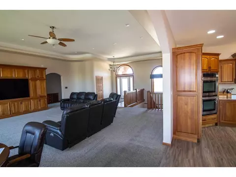 201 E Gresham Rd, Waterloo, IA 50703 photo 18