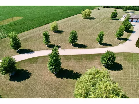 201 E Gresham Rd, Waterloo, IA 50703 photo 7