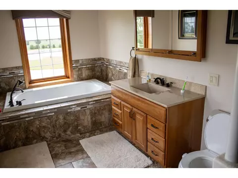 201 E Gresham Rd, Waterloo, IA 50703 photo 24