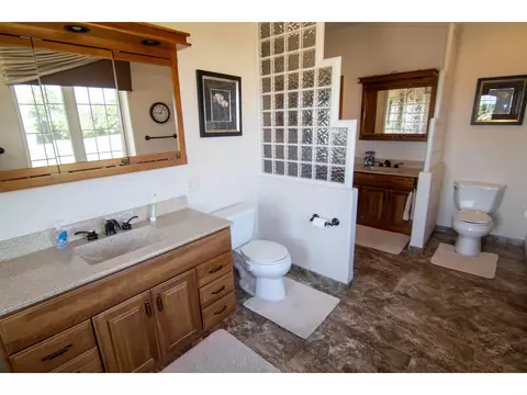 201 E Gresham Rd, Waterloo, IA 50703 photo 25