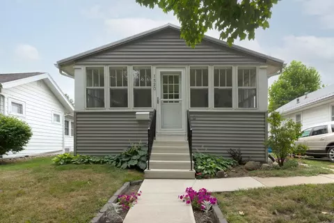 1520 Forest Ave, Waterloo, IA 50702