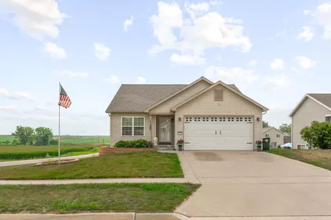 5125 Luke St, Cedar Falls, IA 50613