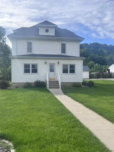 505 NE High St, Elkader, IA 52043