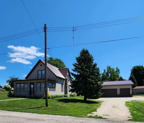 105 W Harrison St, Garnavillo, IA 52049
