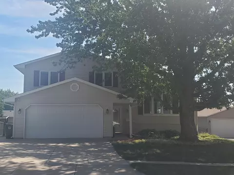 5314 Norse Dr, Cedar Falls, IA 50613