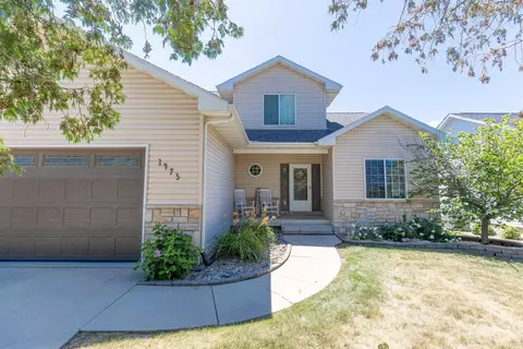 1473 Oakcrest Dr, Waterloo, IA 50701