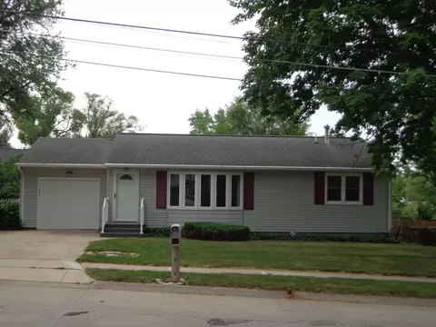 1103 NE 2nd St, Independence, IA 50644