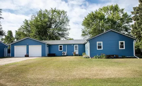 1402 142nd St, Waverly, IA 50677