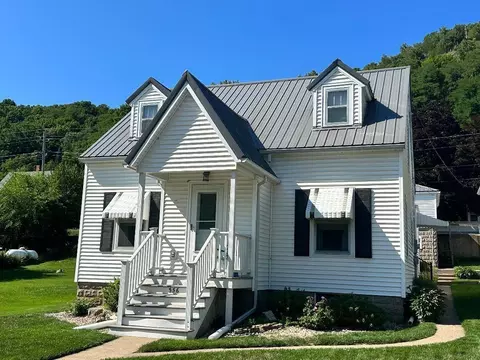 556 Main St, Lansing, IA 52151