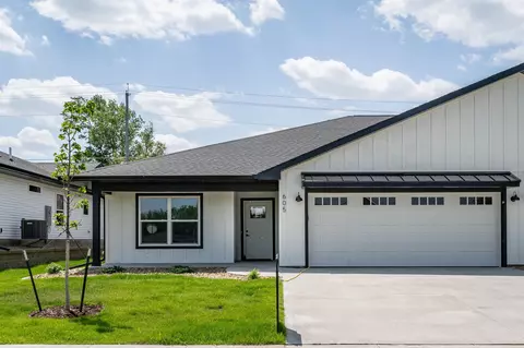 605 Spruce Hills Dr, Cedar Falls, IA 50613